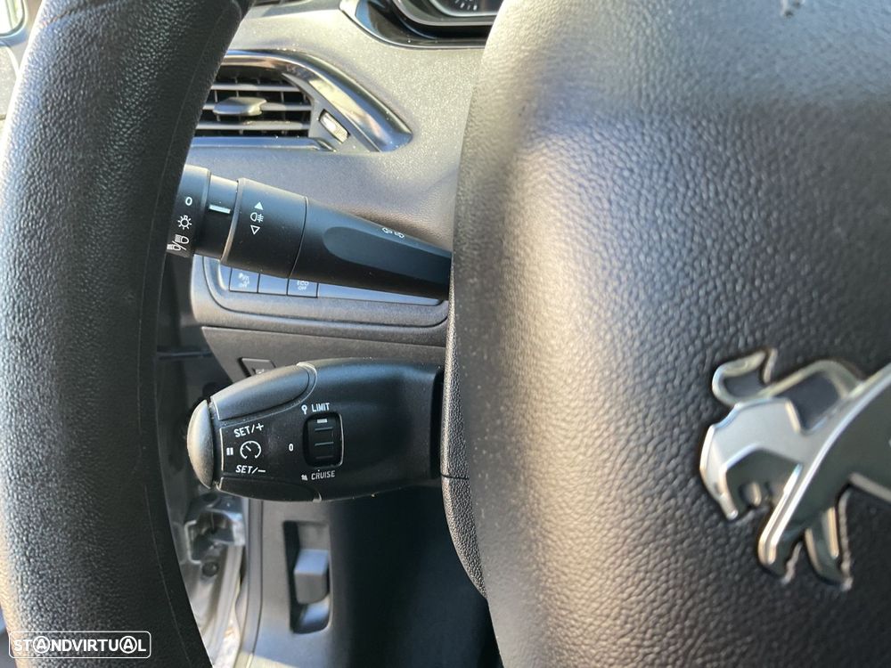 Peugeot 208 1.2 PureTech Active - 36
