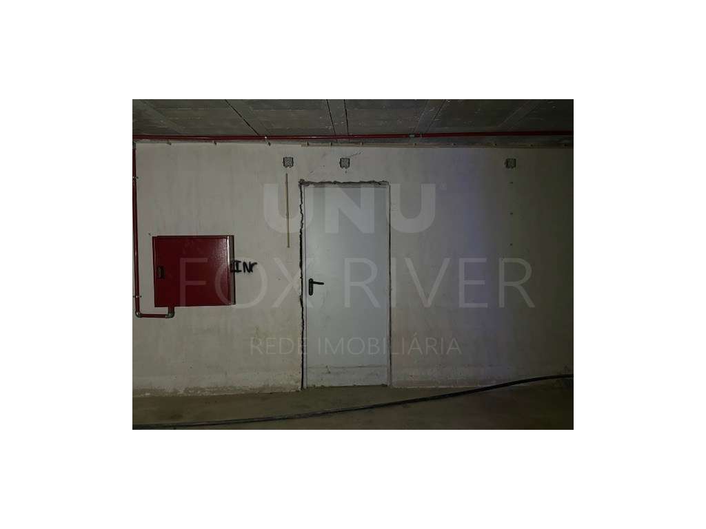 Garagem com capacidade de 48 lugares - Grande imagem: 5/12