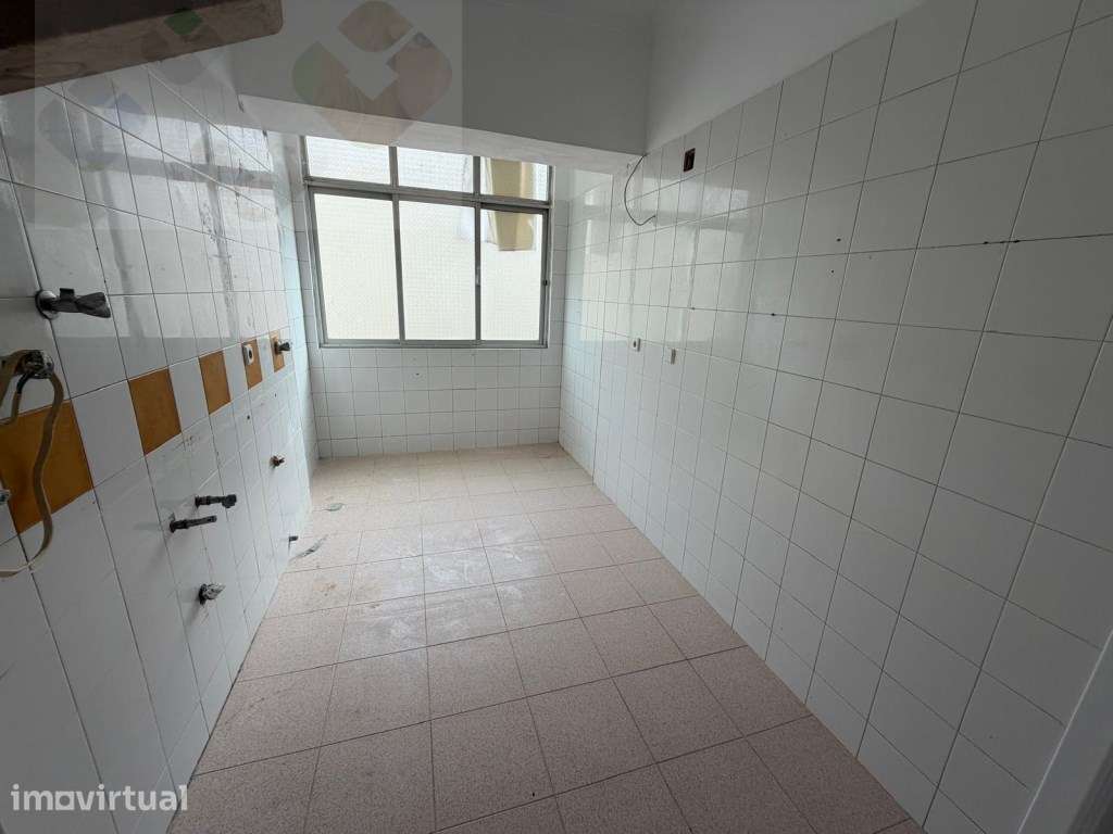 Apartamento com Excelente Potencial de Valorização na Amadora - Grande imagem: 3/23