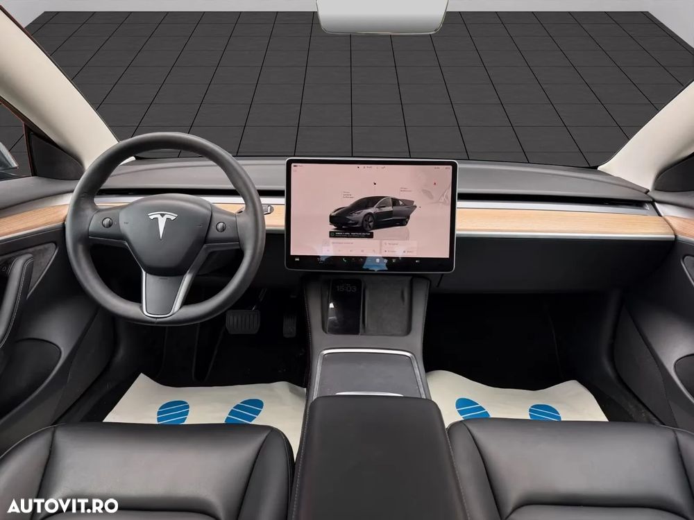 Tesla Model 3 Long Range - 10