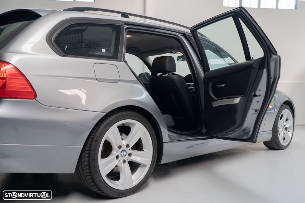BMW 318 d Navigation Sport - 29