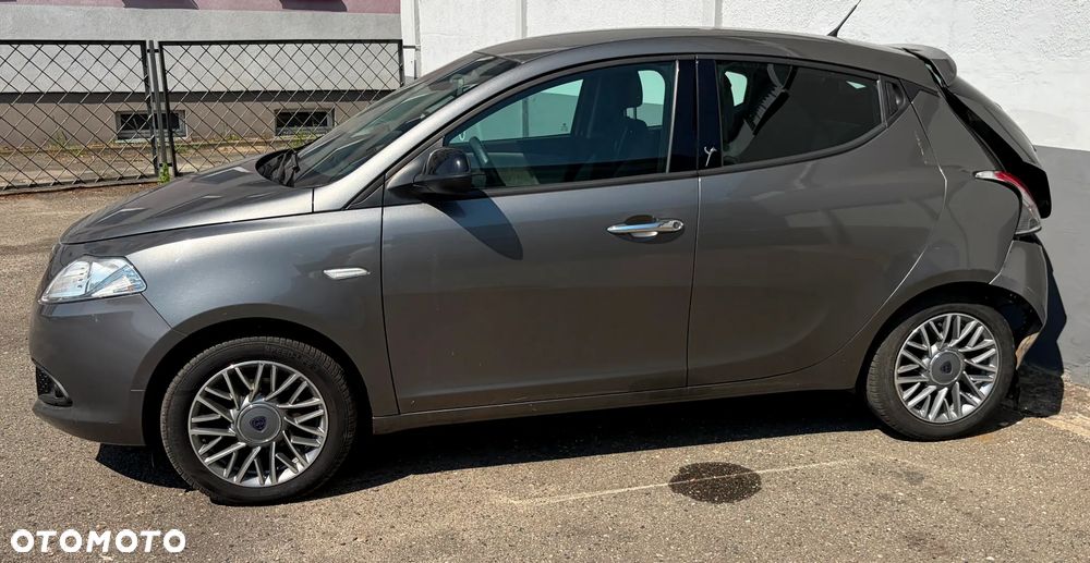 Lancia Ypsilon 1.2 8V Gold - 27