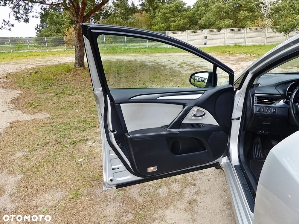 Toyota Avensis 2.0 D-4D Premium - 18