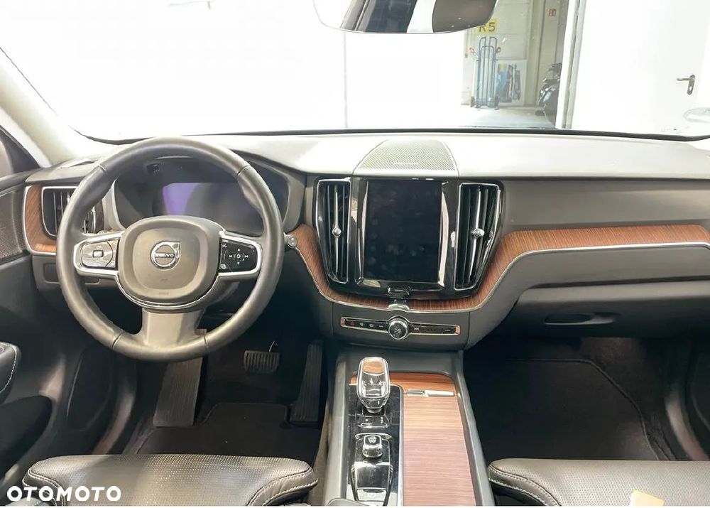 Volvo XC 60 B4 D AWD Ultimate Dark - 8