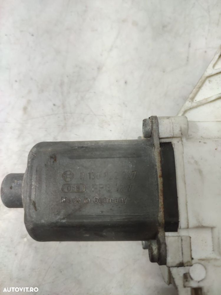 Motoras geam dreapta fata 0130822227 BMW Seria 1 E87 - 3