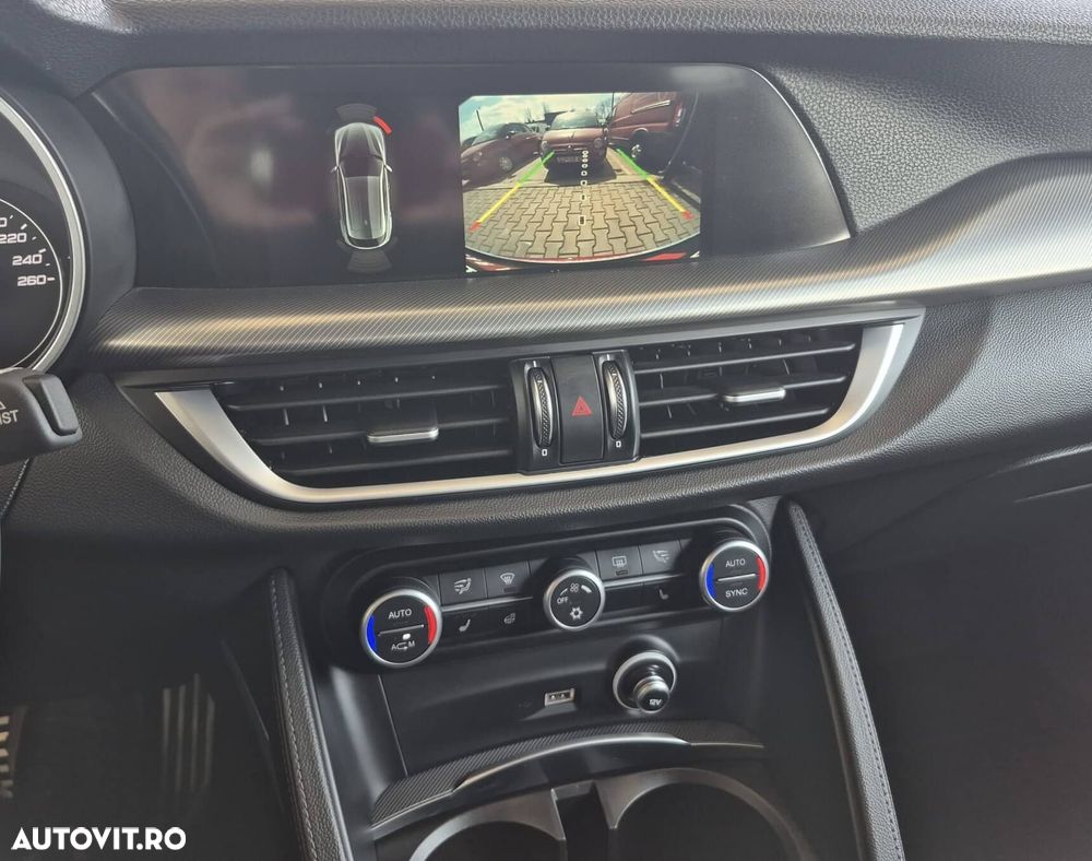 Alfa Romeo Stelvio - 16