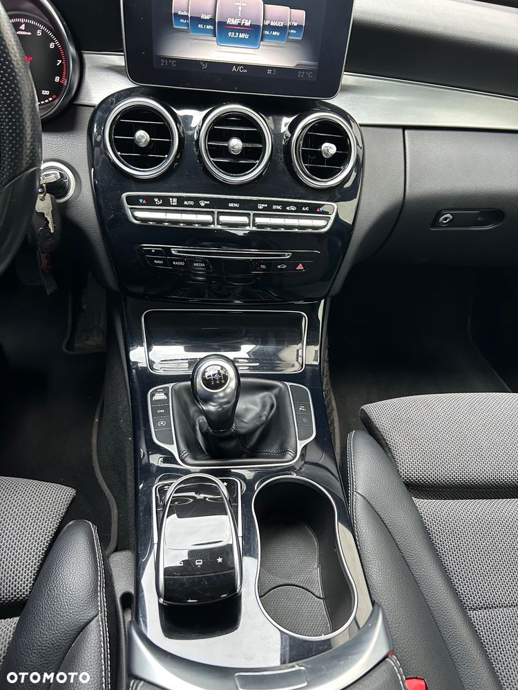 Mercedes-Benz Klasa C 180 CGI BlueEff Avantgarde - 30