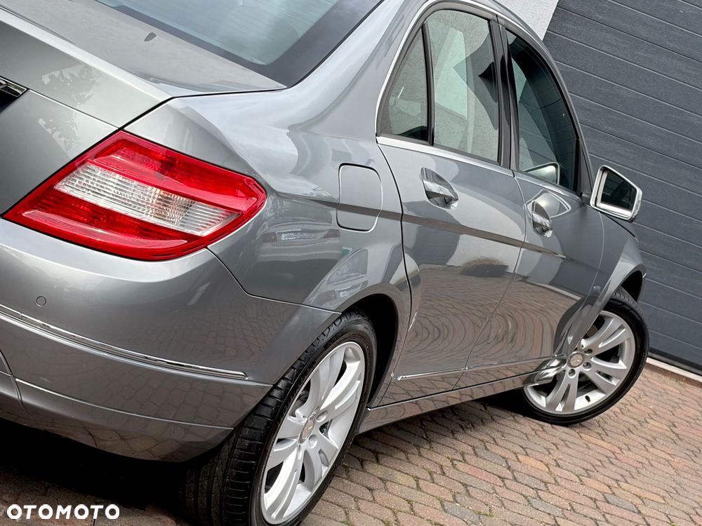 Mercedes-Benz Klasa C 180 Kompressor BlueEFFICIENCY Elegance - 10