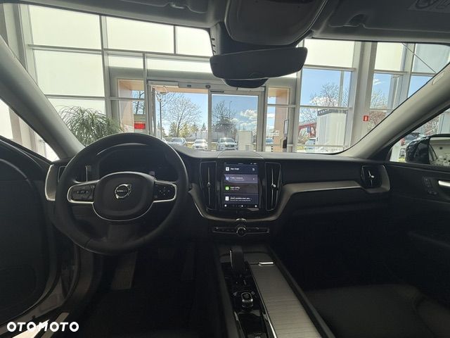 Volvo XC 60 B5 B AWD Plus Dark - 20