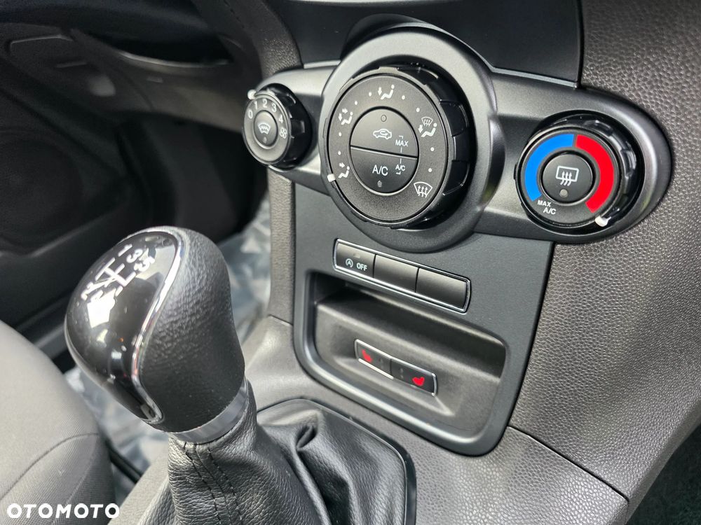 Ford Fiesta 1.0 Champions Edition - 16