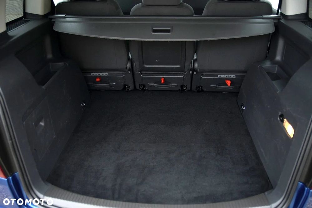 Volkswagen Touran - 17