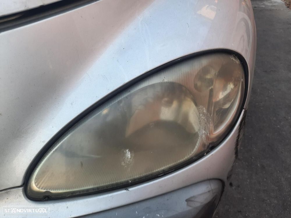 FAROL ESQUERDO CHRYSLER PT - 1