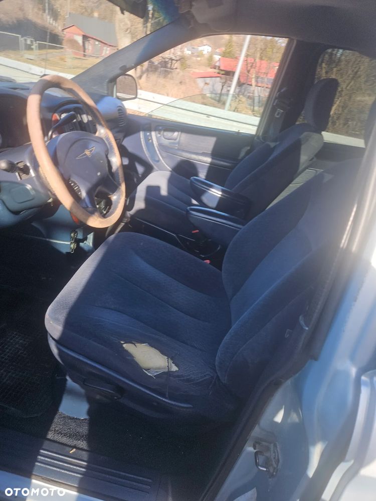 Chrysler Town & Country - 2