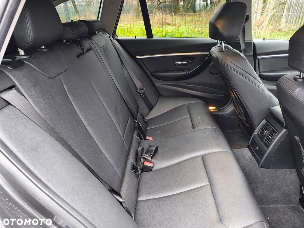 BMW Seria 3 318d Edition Luxury Line Purity - 25