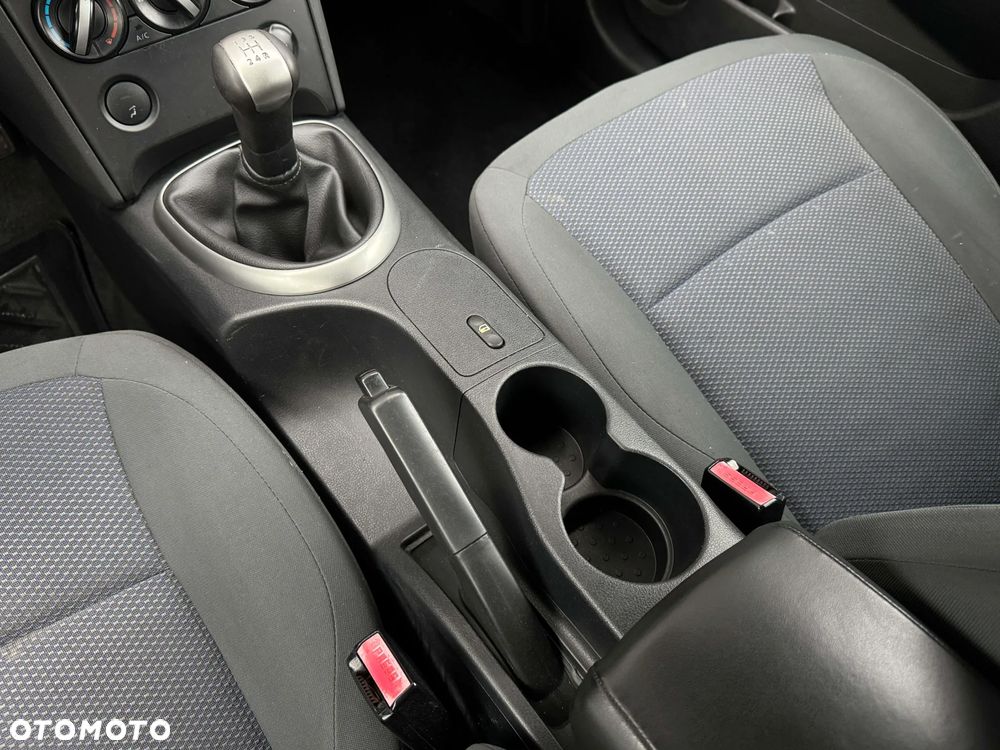 Nissan Qashqai 1.6 visia - 21