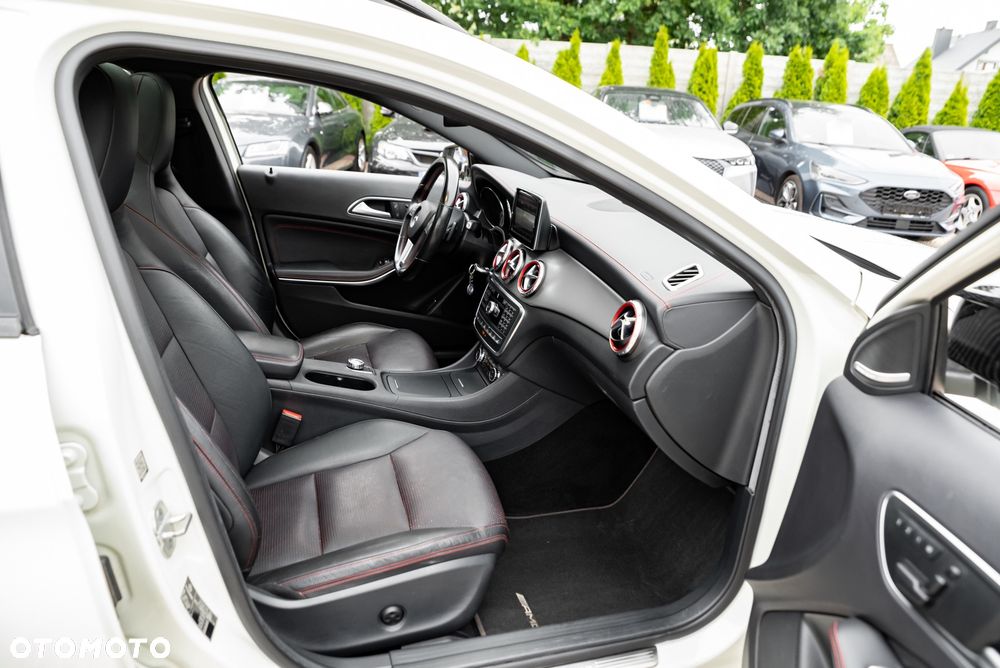 Mercedes-Benz GLA 250 4-Matic - 24