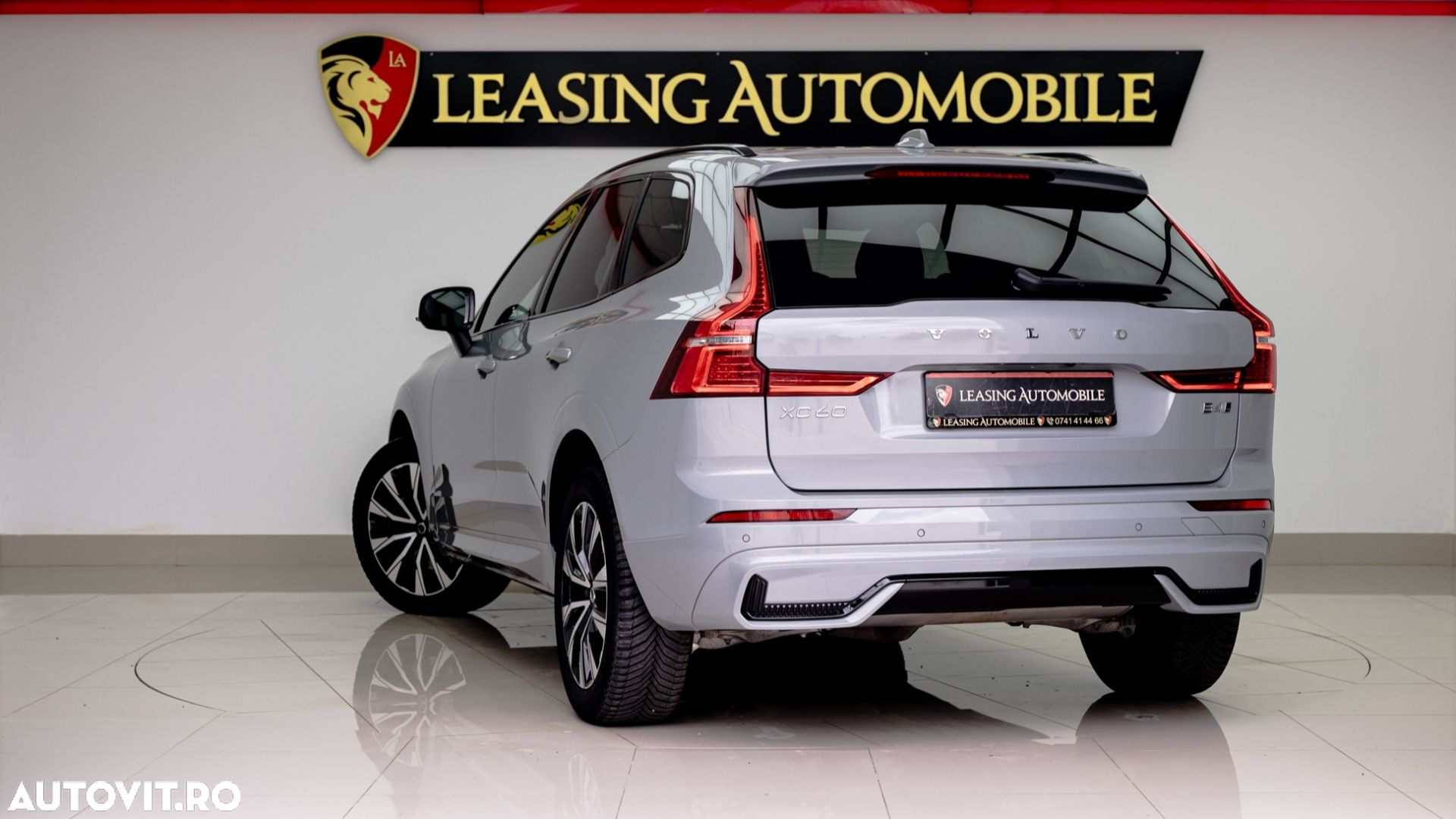 Volvo XC 60 B4 MHEV AT AWD Plus Dark - 6