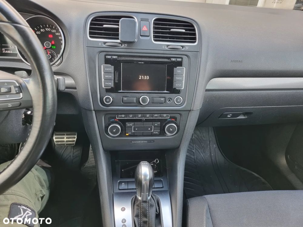 Volkswagen Golf 1.6 TDI DPF DSG Style - 23