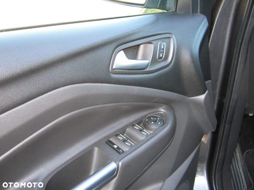 Ford Kuga 2.0 TDCi 2x4 Titanium - 4