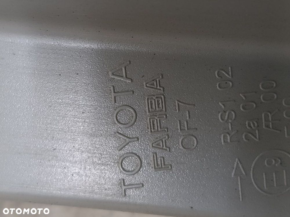 LAMPA TYLNA PRAWA TOYOTA COROLLA VERSO II FARBA - 11