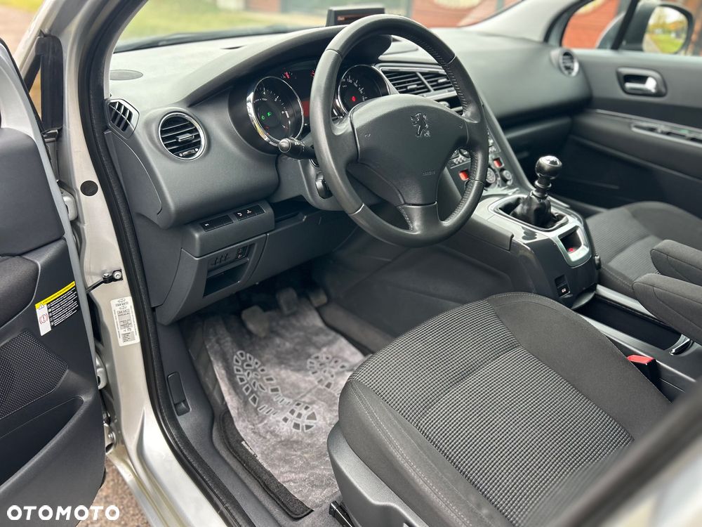 Peugeot 5008 - 8