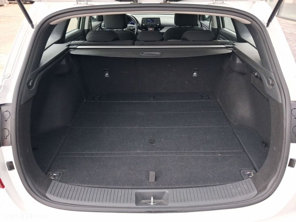 Hyundai i30 1.5 DPI Classic + - 13
