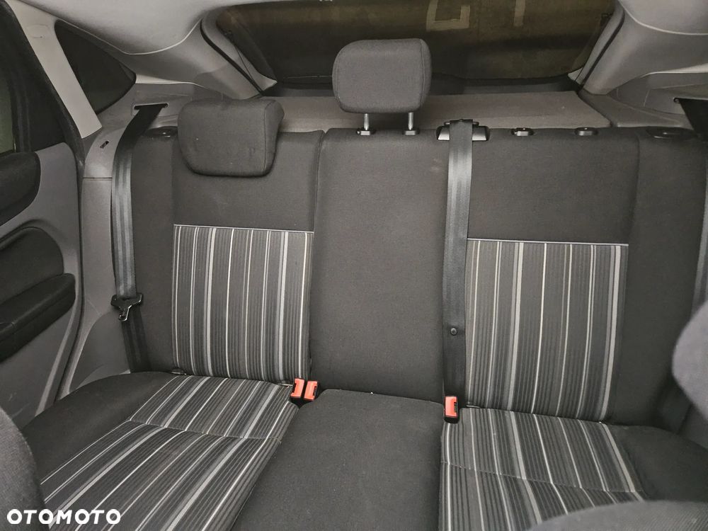 Ford Focus 1.6 Ambiente EU5 - 20