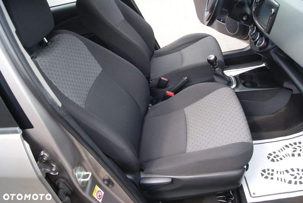 Toyota Yaris 1.33 Premium EU6 - 18