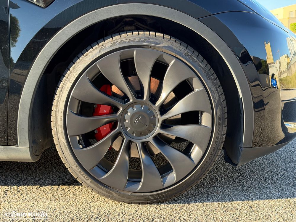 Tesla Model Y Performance Dual Motor AWD - 16