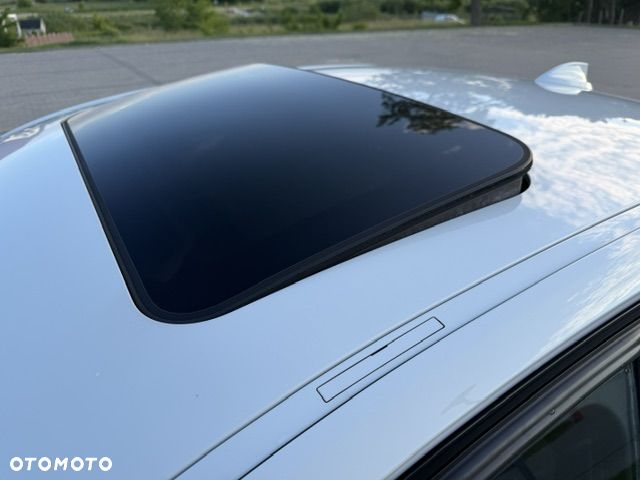 BMW Seria 3 328i Sport Line - 9