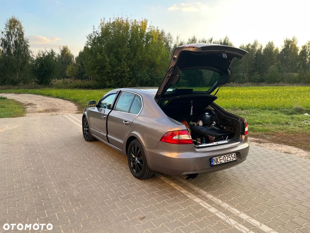 Skoda Superb 2.0 TDI 4x4 DSG Exclusive - 9