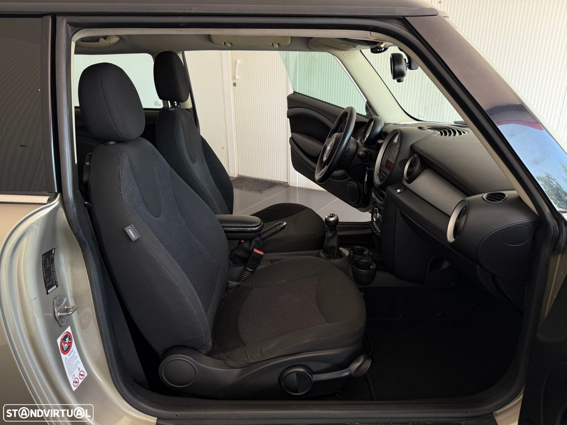 MINI 3 Portas One D - 18