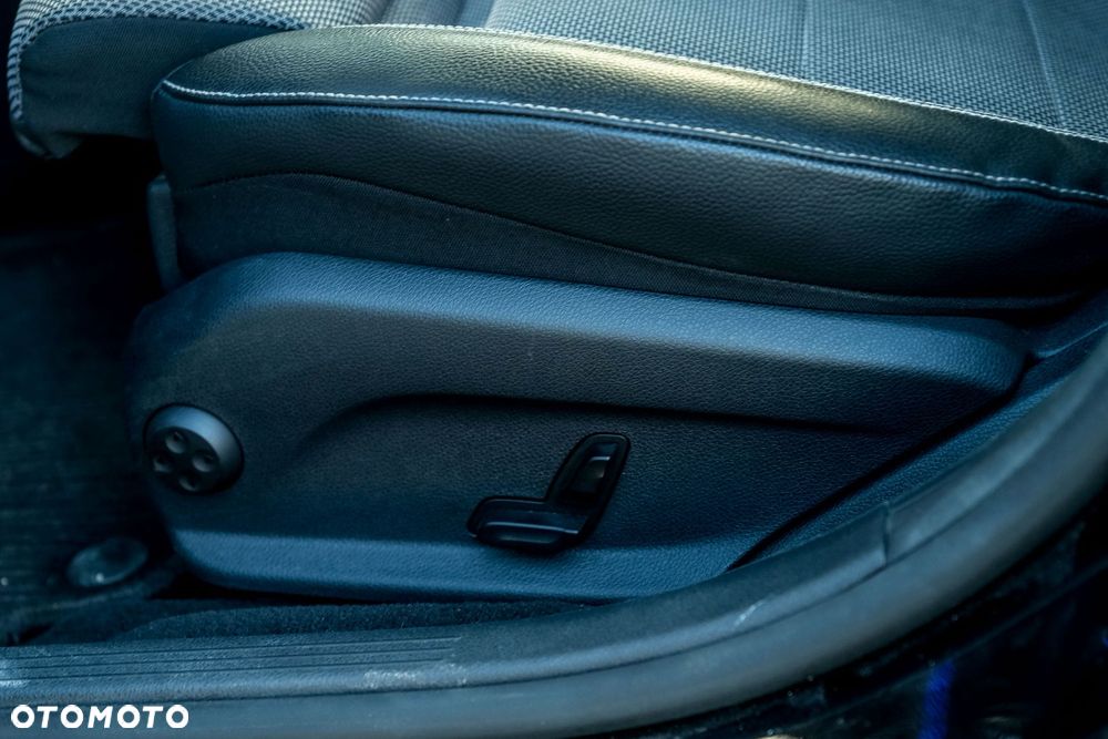 Mercedes-Benz Klasa E 220 d 9G-TRONIC - 14