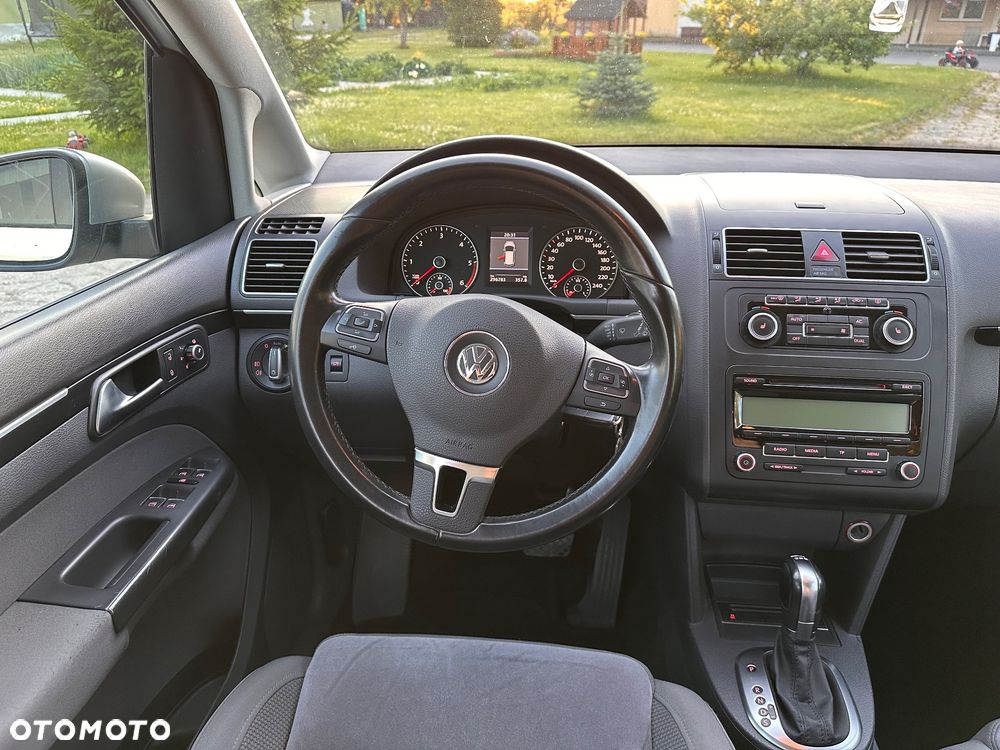 Volkswagen Touran 2.0 TDI DPF Highline DSG - 24