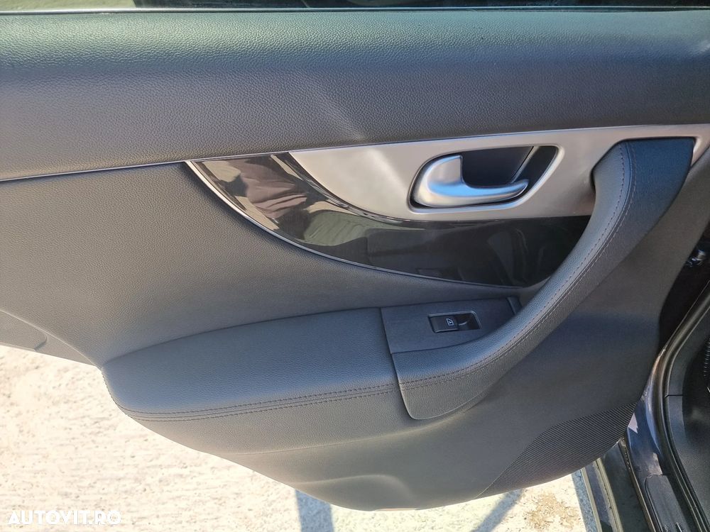 Infiniti Q70 - 17