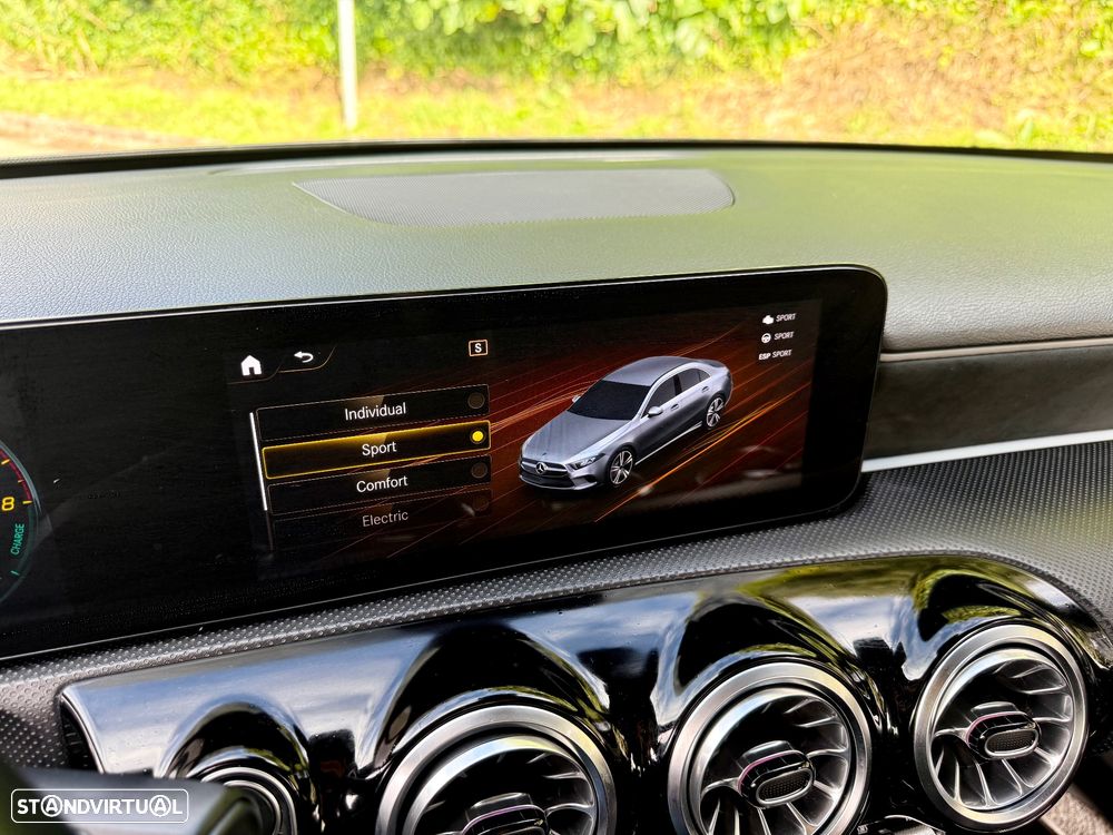 Mercedes-Benz A 250 Limousine e 8G-DCT AMG Line - 15