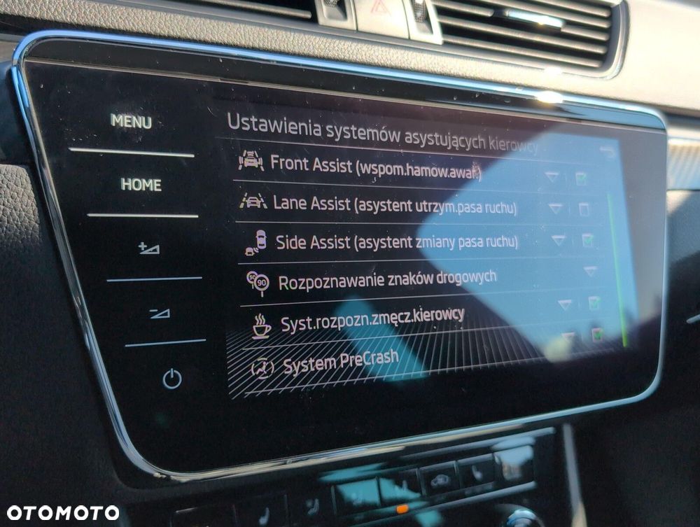 Skoda Superb 2.0 TDI SCR Sportline DSG - 33