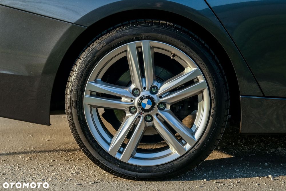 BMW Seria 3 318d Sport Line Shadow - 36