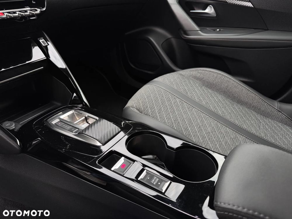 Peugeot 2008 PureTech 130 Allure S&S EAT8 - 23