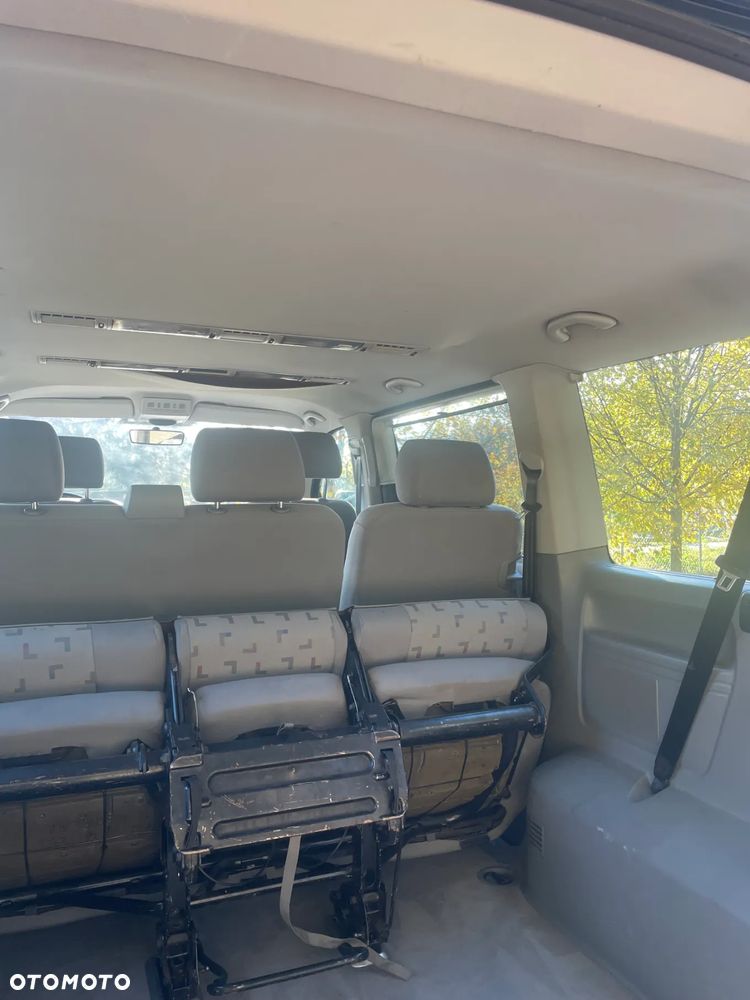 Volkswagen Caravelle - 16