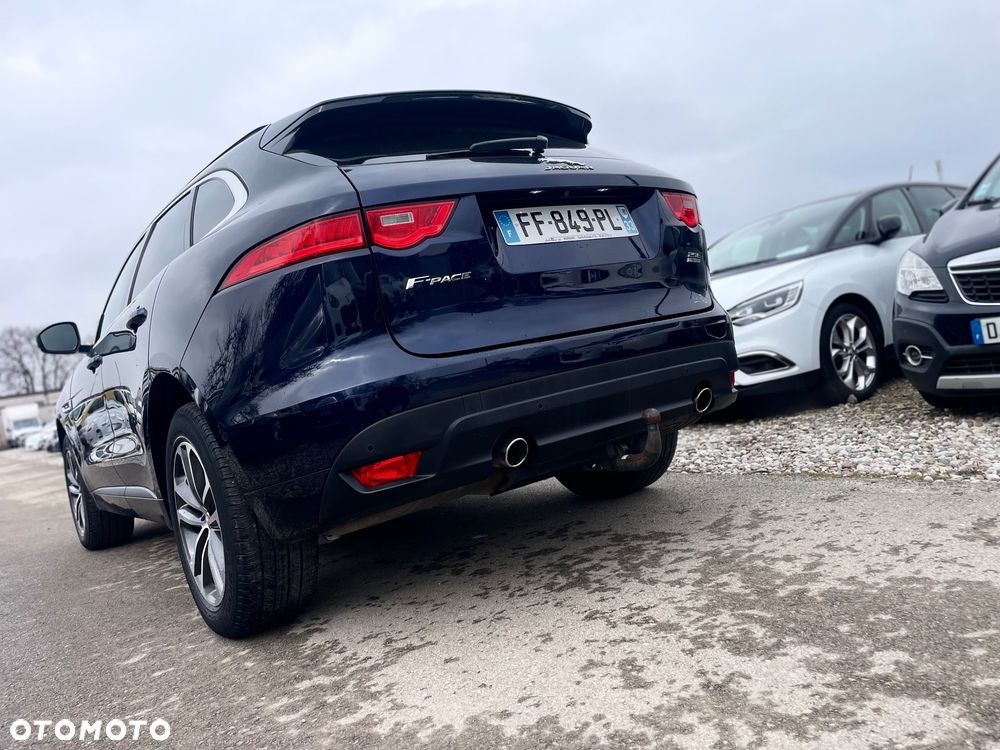 Jaguar F-Pace 25t AWD R-Sport - 9