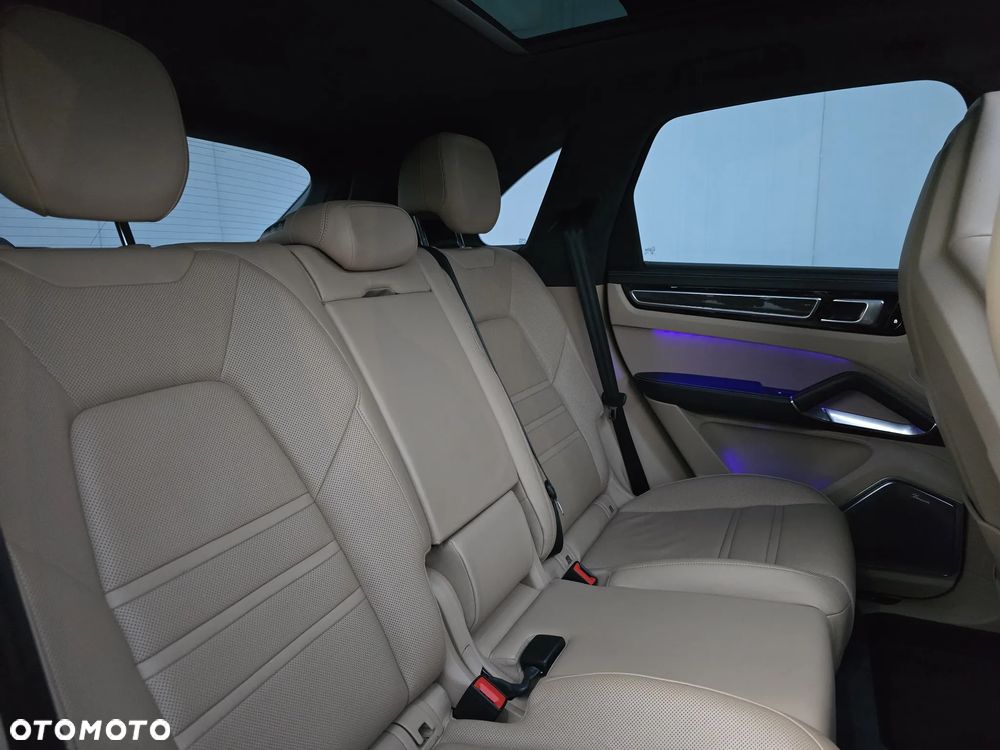 Porsche Cayenne Turbo - 20
