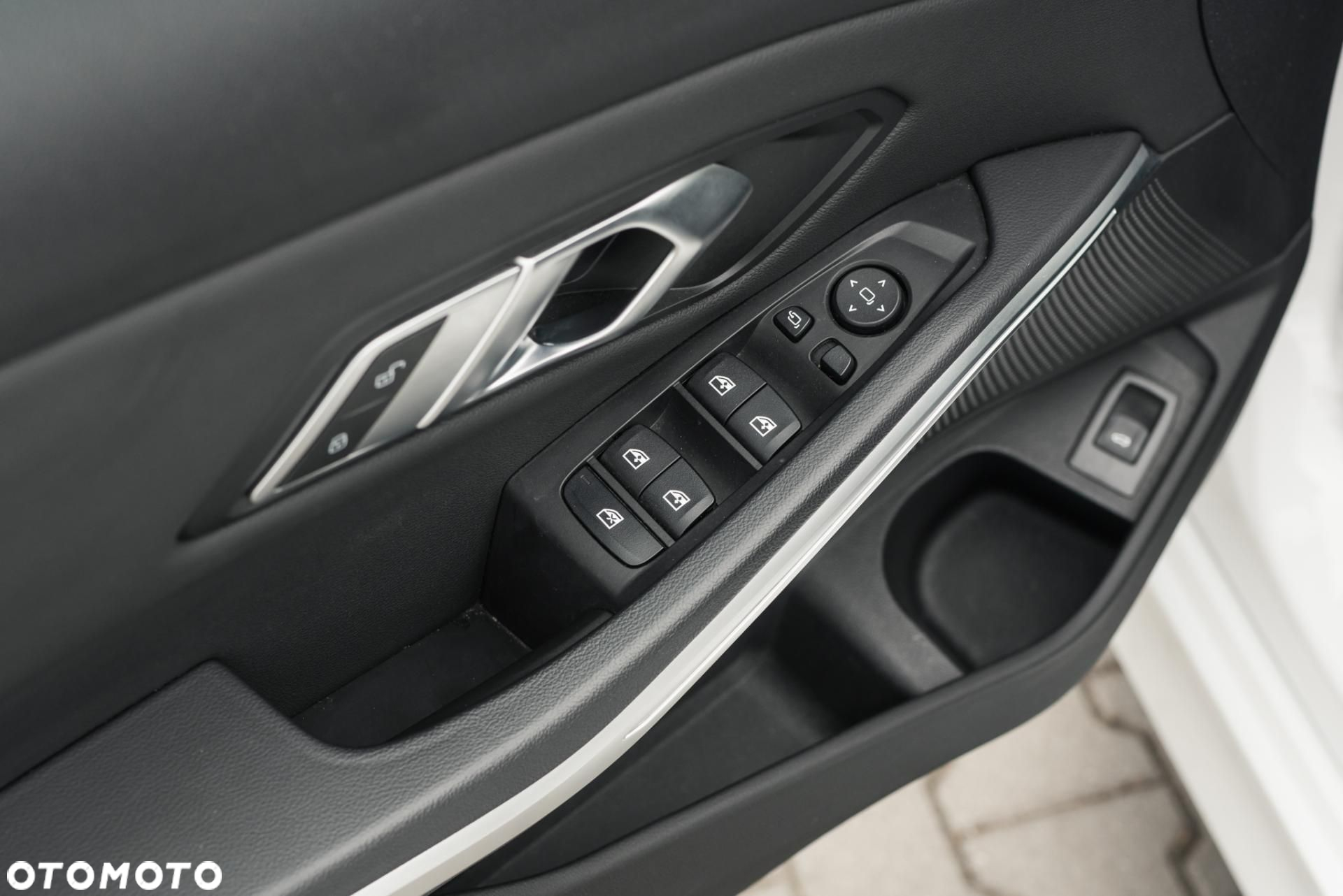 BMW Seria 3 320d xDrive - 32