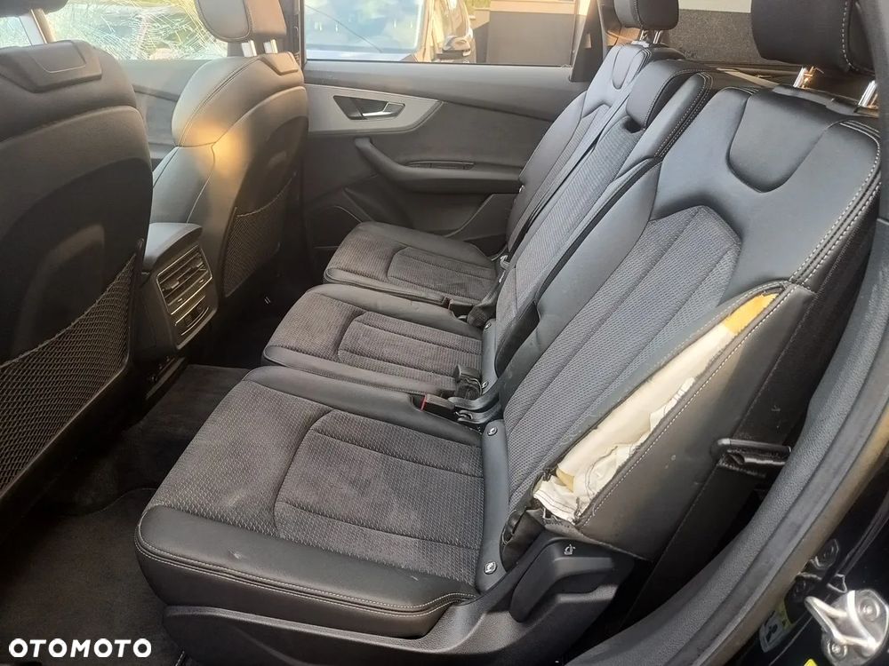 Audi Q7 TFSI e PHEV 360 kW Quattro S Line Tiptr - 12
