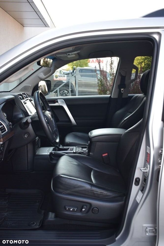 Toyota Land Cruiser - 20