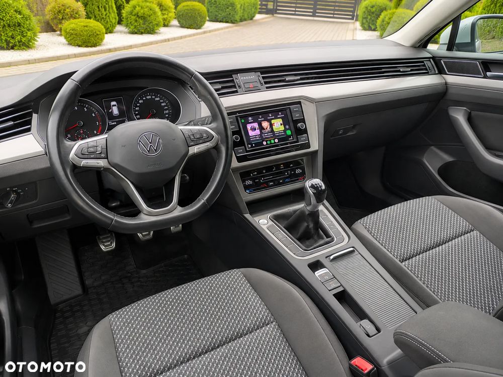 Volkswagen Passat - 11