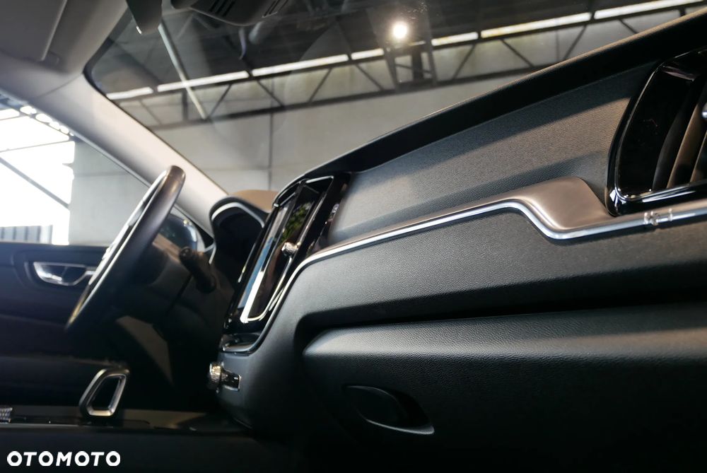 Volvo XC 60 B4 D Momentum Pro - 26