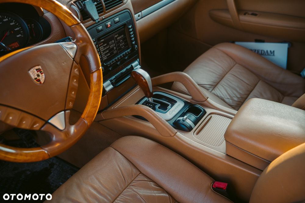 Porsche Cayenne - 16