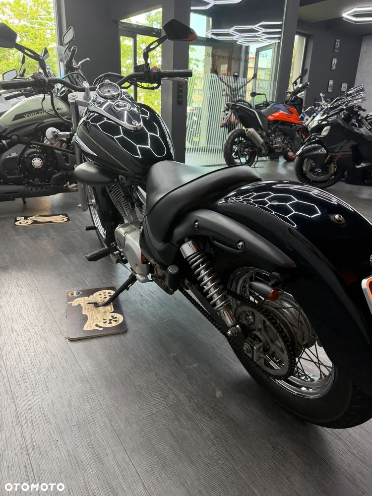 Suzuki Intruder - 6