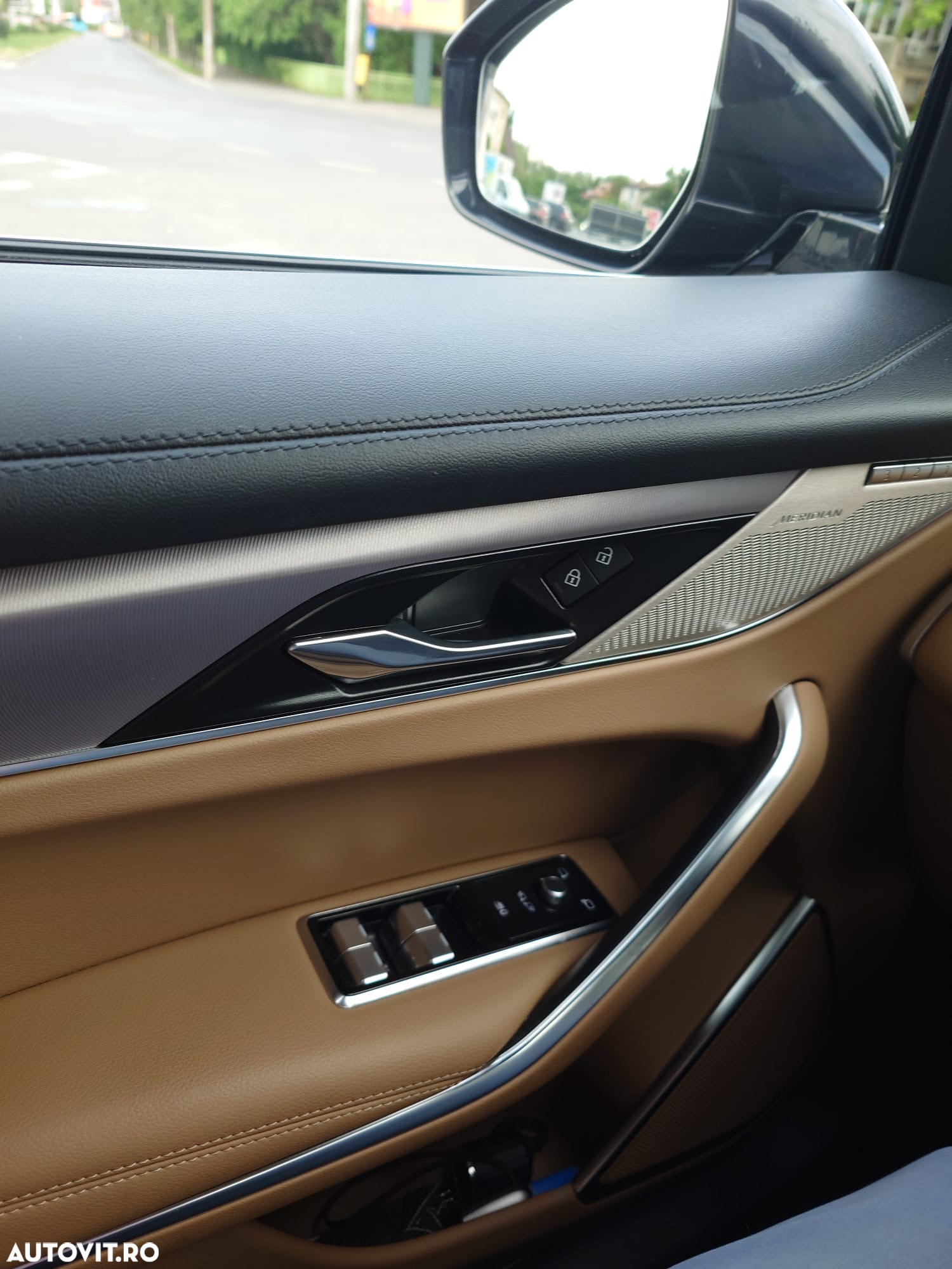 Jaguar F-Pace P400e AWD R-Dynamic S - 15